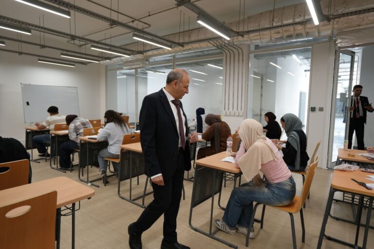 طلاب الجامعة المصرية اليابانية