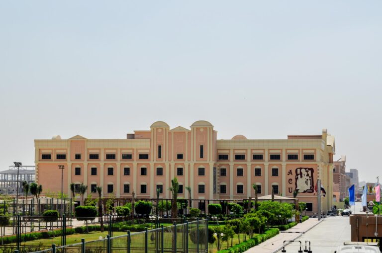 جامعة الأهرام الكندية