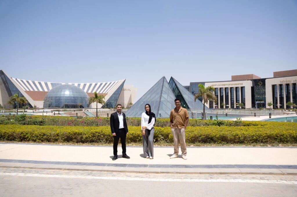 طلاب جامعة مصر للمعلوماتية