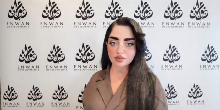 خلود عفيفي مدير المبيعات بشركة عنوان