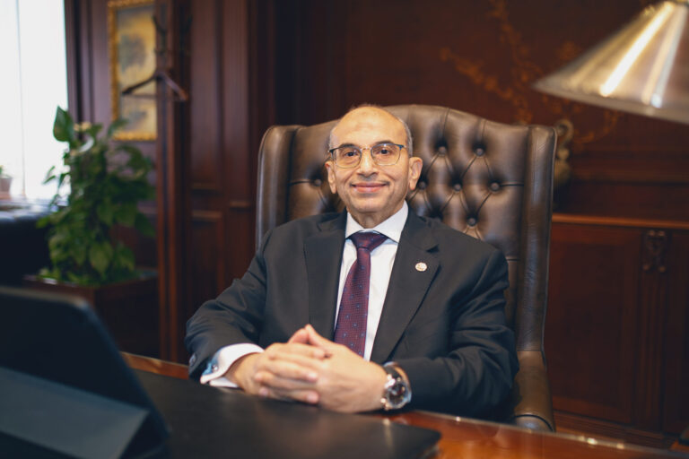 النائب أشرف عبد الغني