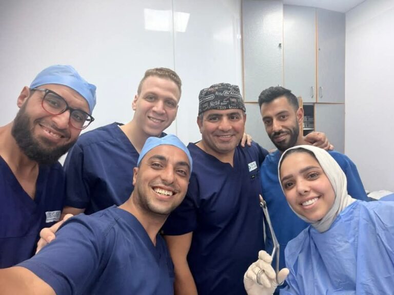 الفريق الطبي