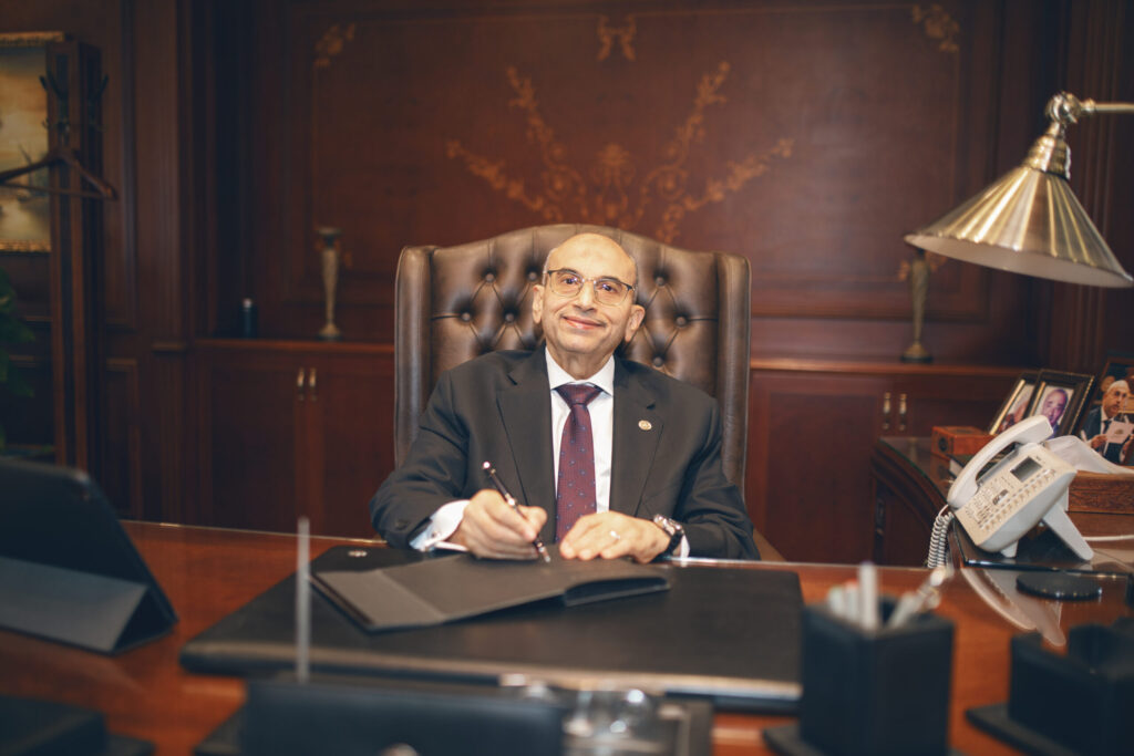 النائب أشرف عبد الغني