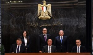 جانب من توقيع البروتوكول